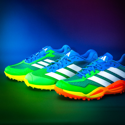 Drei Paar Schuhe der neuen adidas World Cup Limited Edition